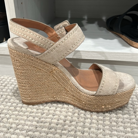 Prada beige suede wedge. Size 36.5 EU/6.5 US - Picture 3 of 7